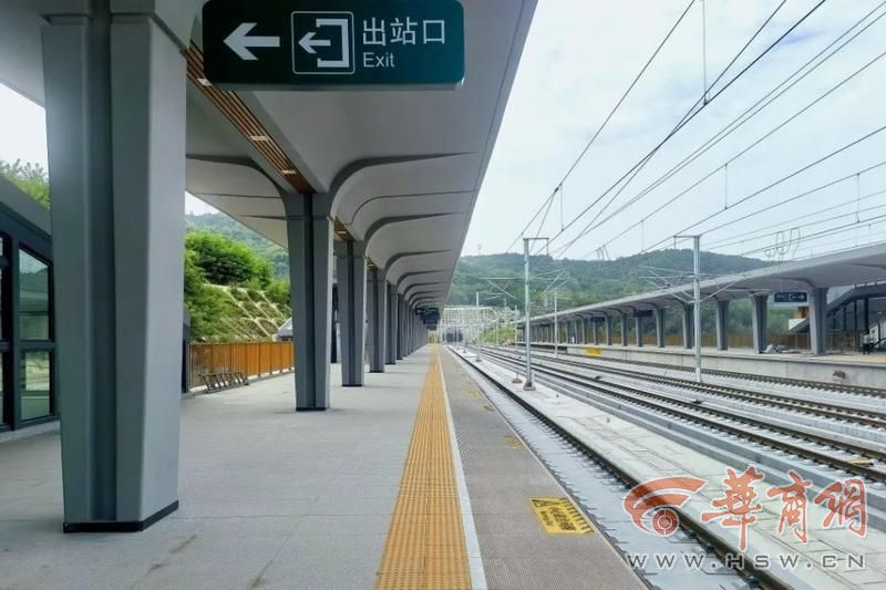 西延高铁首座新建站房完工